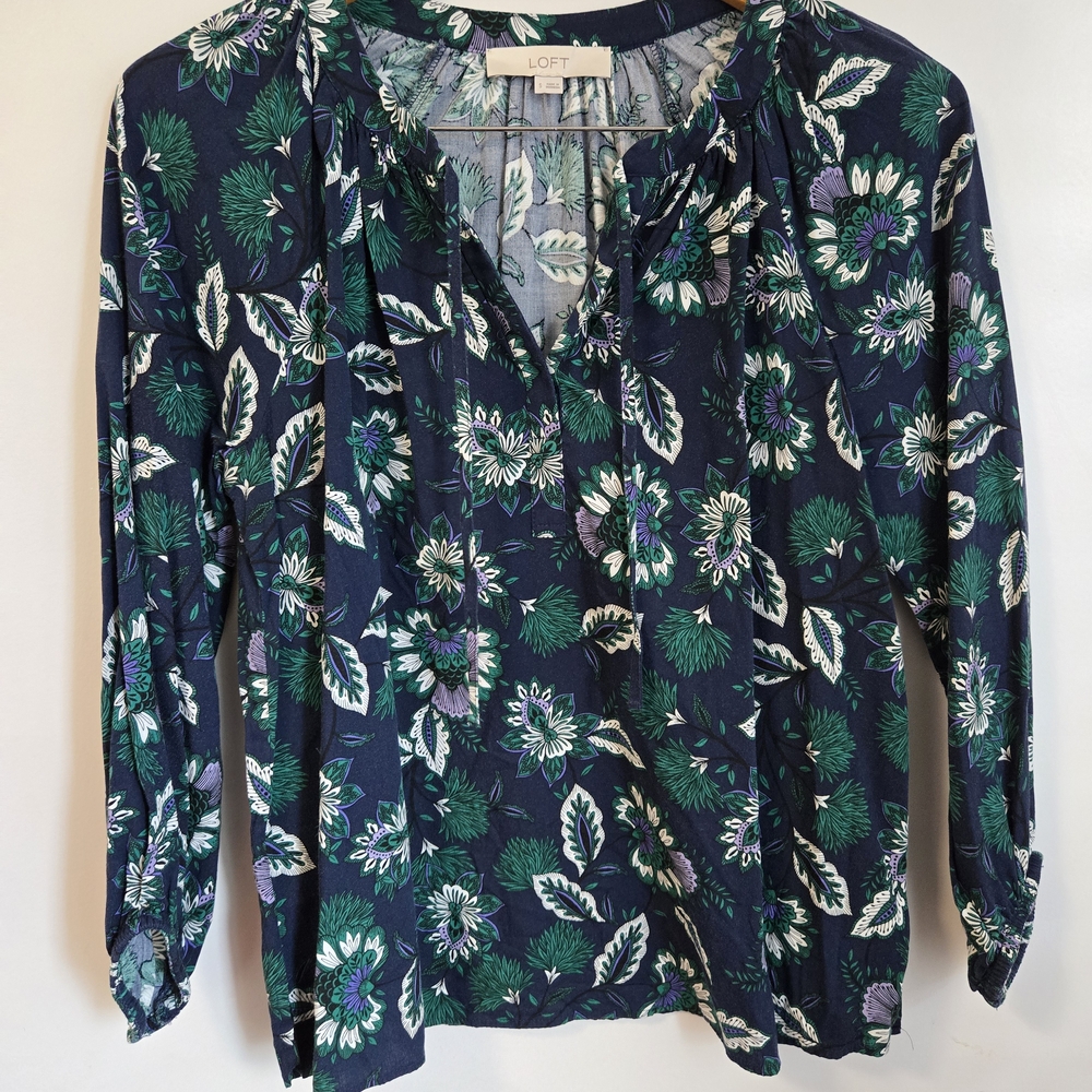 LOFT Floral Patterned V-Neck Blouse in Navy and Green Size S